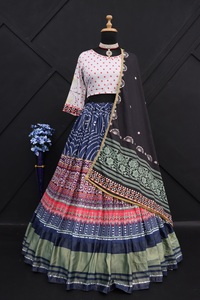 Conjunto de Lehenga Choli de Diseño Exclusivo para Novia, con Estampado Digital y Trabajo Artesanal con Espejos, para Bodas y Fiestas, para Mujeres Indias - Product Image 3