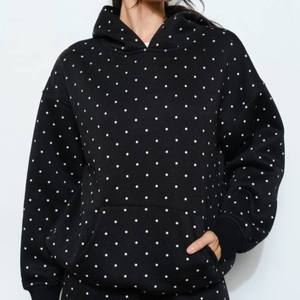 Survêtements personnalisés pour femmes, grammage lourd 500 GSM 350 GSM, en molleton polyester/coton, avec broderie, comprenant un sweat à capuche oversize et un short - Product Image 5