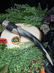 Últimos Accesorios de Cocina: Cuernos para Beber de la Mejor Calidad, Taza de Cuerno Vikinga con Diseño de Cuervo, Cuernos Tallados para Representaciones Paganas Nórdicas de los Vikingos - Product Image 4
