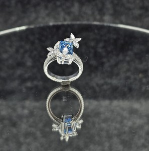 เครื่องประดับแฟชั่น Starsgem เงินแท้ 925 แหวนพลอยแซฟไฟร์สังเคราะห์ขนาด 7*9 มม. ประดับด้วยมอสซาไนต์ แหวนหมั้น - Product Image 3