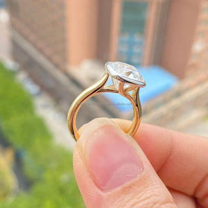 Anillo de Compromiso Solitario con Moissanita Corte Cojín y Engaste de Bisel en Plata de Ley 925 para Bodas y Regalos de Aniversario - Product Image 3