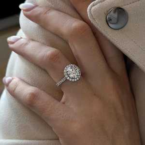 Anillo clásico de moissanita con corte redondo de 7 mm y diseño floral para mujer, plata 925 original, regalo sorpresa nupcial para amantes - Product Image 5