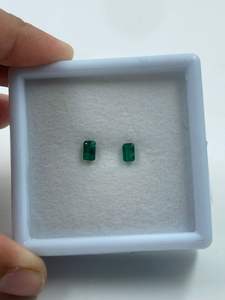 Esmeralda Zambiana de la Mejor Calidad, Corte Baguette, Verde Natural, 0.66 Quilates, 3x5MM, Colgante al por Mayor - Product Image 4