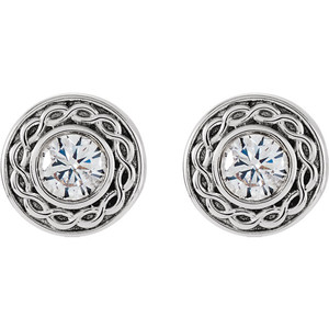 Boucles d'oreilles clous en or 10 carats avec diamants de laboratoire taille ronde et design halo en filigrane - Product Image 2