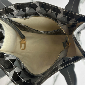 Bolso de Hombro de Lona Ligero y Portátil de Alta Calidad con Diseño Interior Espacioso y Detalles en Cuero PU - Product Image 6