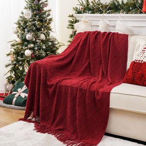 Manta Decorativa Navideña Roja de 50x6 Pulgadas Estilo Boho para Sofá, Cama y Sala de Estar - Product Image 1