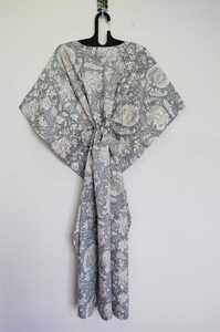 Robe kaftan florale grise faite à la main en Inde, légère, style bohème, pour la plage - Product Image 6