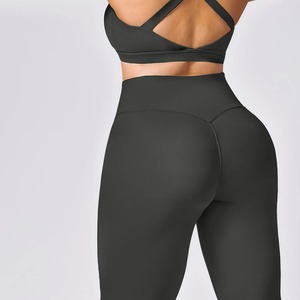 Ropa deportiva de alta calidad para mujer, conjunto de yoga colorido, pantalones cortos de running sin costuras, conjuntos de entrenamiento para mujer - Product Image 2