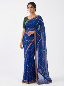 Sari Sintético Azul con Estampado Digital y Blusa Verde para Mujer, Traje Tradicional de Boda de la India y Pakistán, Disponible en Stock - Product Image 4