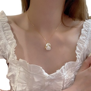 Collier de style rétro coréen avec pendentif en perle d'eau douce, simple, polyvalent, élégant, pour clavicule, collier de niche pour clavicule - Product Image 4