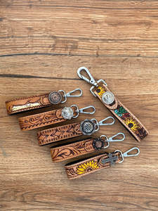 Prix de gros Clip de clé fait main personnalisé Porte-clés en cuir véritable Porte-clés rivet en métal Cadeau promotionnel Porte-clés usiné à la main - Product Image 2