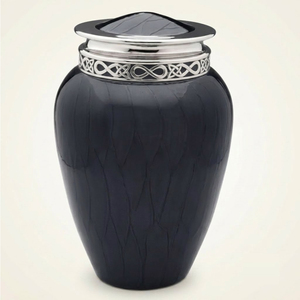 Urnas funerarias de latón hechas a mano para cenizas de adultos, elegantes urnas con grabado floral para entierro con tapa. - Product Image 2