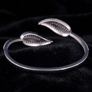 Bracelet manchette moderne de luxe à motif floral, en moissanite taille baguette, plaqué rhodium, argent 925, bijou de déclaration haut de gamme pour mariage pour femme - Product Image 5