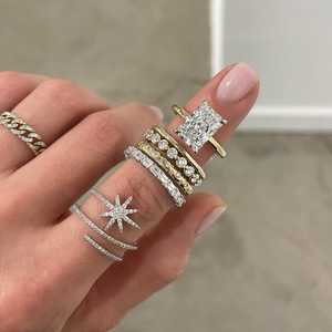 Bague empilable en or massif 14K avec diamant de 1 carat, sertie à griffes, taille émeraude, demi-éternité, de laboratoire, fabrication de joaillerie fine, style East West - Product Image 4