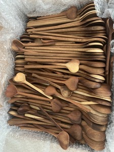 Cuchara de Madera en Forma de Corazón, Madera de Acacia Roja, Hecha a Mano, Cuchara de Madera con Forma de Corazón, Ecológica y Natural, Vietnam 2026 - Product Image 3