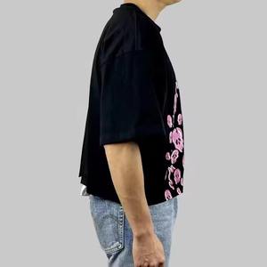 Camiseta Gráfica Negra Corta Personalizada para Hombre, Oversize, Manga Corta, Estampado de Calavera, Estilo Urbano, Algodón, Venta al por Mayor - Product Image 2