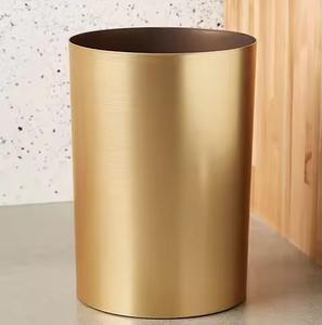 Contenedor de basura de metal pulido con acabado fino, adecuado para un almacenamiento organizado en la sala de estar, el dormitorio o la cocina. - Product Image 4