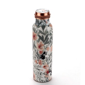 Botella de agua de cobre con base blanca y estampado floral verde, diseño único, compra directamente del proveedor al precio más bajo - Product Image 4