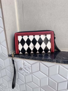 Nouveauté : Étui de téléphone en cuir fait main, motif damier noir et blanc élégant, style vintage, portefeuille pour femme avec dragonne - Product Image 3