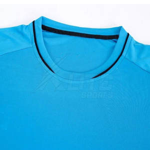 Uniforme de football personnalisé avec logo imprimé, disponible en plusieurs tailles et couleurs, idéal pour les écoles, les clubs et les équipes professionnelles - Product Image 2