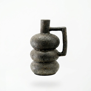 Vase à bulles empilable en terre cuite rustique noire Tribolas, carafe artisanale en terre cuite, urne décorative de table à poignée carrée unique - Product Image 1
