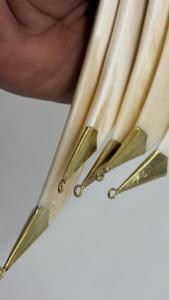 Pendentifs en os naturel avec capuchons en laiton, breloques en os polies faites à la main pour la fabrication de colliers, fournitures d'artisanat - Product Image 4