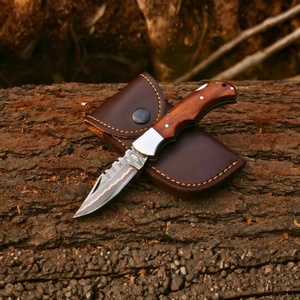Couteau utilitaire pliant en acier avec lame droite, manche en bois, ouverture par bouton-poussoir, design artistique - Product Image 1