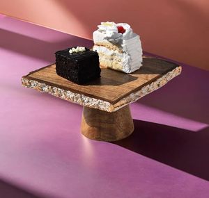 Support à gâteau carré en bois de manguier fait main avec bord naturel pour table, idéal pour mariage, fête, décoration intérieure par Aqudus Saleem Uttar Pradesh - Product Image 1
