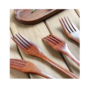 Juego de tenedores de madera para ensalada a bajo costo - Utensilios de mesa de madera natural para bodas, bajo MOQ - Product Image 1