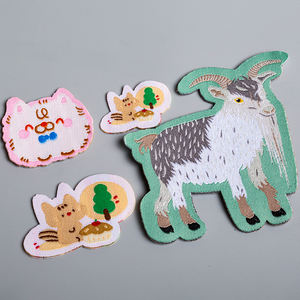 Étiquettes tissées personnalisées pour vêtements, découpe au laser irrégulière, étiquettes tissées tendance - Product Image 5