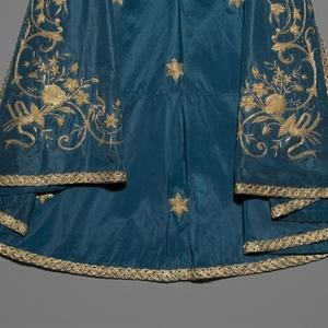 Cape liturgique de prêtre respirante de qualité supérieure, bleue ethnique, brodée de fils d'or, vêtement liturgique brodé à la main - Product Image 6