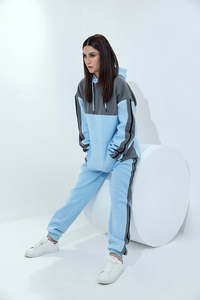 Ensemble de survêtement décontracté en molleton deux pièces pour femme, avec sweat à capuche color block 100 % coton 400 GSM et pantalon de survêtement large, fournisseur OEM - Product Image 3