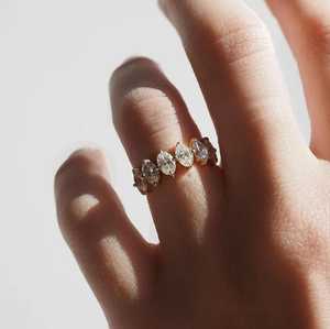 Anillo de compromiso de oro macizo de 14K con seis diamantes ovalados cultivados en laboratorio, estilo moderno, joyería fina para novia - Product Image 4