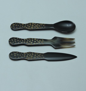Ensemble d'ustensiles en corne de buffle naturelle, 3 pièces (cuillère, fourchette, couteau), design décoratif - Product Image 6