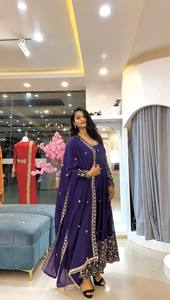 Costume Anarkali pour femmes, violet, brodé, avec dupatta, tenue de mariage traditionnelle indienne et pakistanaise, robe en soie longue jusqu'au sol - Product Image 5