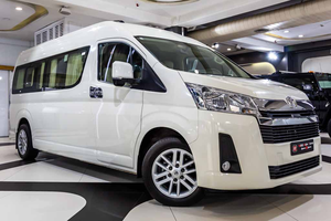 Super Clean 2025 Toyota Hiace VIP Executive Lounge Luxury Van Voiture d'occasion Hybride robuste à vendre - Product Image 6