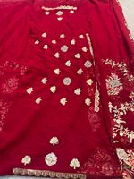 Saree en georgette de luxe avec Allover Zari & Crystal Work, Floral Jaal, Cutwork Detailing & Blouse Parfait pour les occasions d'hiver