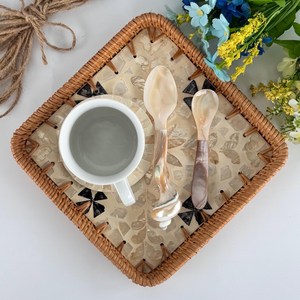 Plateau de service carré en rotin naturel fait main, motif MOP multicolore, collection 2026, idéal pour le petit-déjeuner et la décoration intérieure – Nouveauté UO - Product Image 4