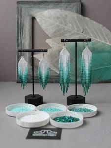 ต่างหูประดับลูกปัดแก้วสีฟ้าครามทันสมัยและพู่ห้อยระย้า ของขวัญเครื่องประดับสุดพิเศษสำหรับผู้หญิง โดย MS Handicraft - Product Image 2