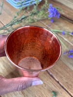 Vaso de Cobre Martillado a Mano, Taza Artesanal para Bebidas, Estilo Ayurvédico, Estética Rústica, Resistente al Calor, para Fiestas