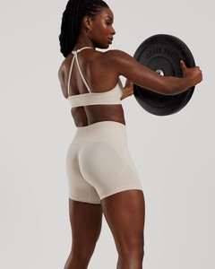 บราตาข่ายปักลูกปัดแบบกลับด้านได้ คอวีลึก พร้อมลายพิมพ์และลายเรียบ รองรับทรงได้ดี เหมาะสำหรับโยคะ - Product Image 2