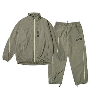 Conjunto Deportivo Ligero de Nailon de Alta Calidad, Personalizable con Etiqueta Privada, Estilo Urbano Minimalista, Chaqueta Cortavientos Unisex con Capucha - Product Image 2