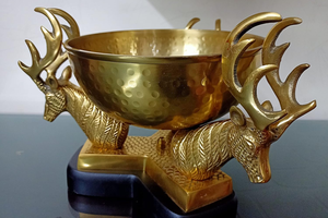 Modern Handmade Metal Golden Deer Statue Fruit Candy Serving Bowl with Large Bowl <b>Centre</b> <b>Table</b> Decor for Party - Product Image 4