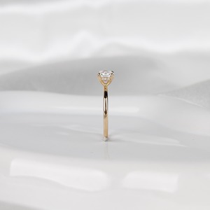 แหวนเพชรสร้างในห้องปฏิบัติการ 0.90 กะรัต รับรองโดย IGI รุ่น E VVS ทรงกลม แหวนเพชรเม็ดเดี่ยว ทอง 14K แหวนขอแต่งงาน - Product Image 3