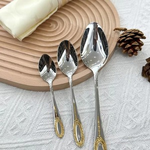 Juego de cubiertos de acero inoxidable diseñado con un acabado de espejo de primera calidad que realza la elegancia en cada mesa de comedor. - Product Image 1