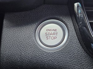 Berline d'occasion Hyundai K5 2019, blanche, économique, durable, essence, conduite à gauche, idéale pour les trajets quotidiens - Product Image 4