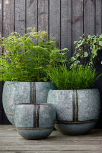 Macetas de Metal Rústicas Hechas a Mano, Atractivas y de Alta Calidad, Contenedor Redondo para Plantas de Exterior, Estilo Decorativo - Product Image 1