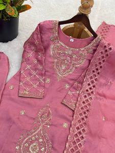 Traje de Seda Gmy Completamente Cosido para Bodas con Elegante Dupatta - Product Image 5