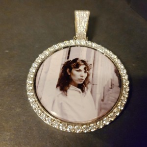 Collier pendentif halo personnalisé en moissanite avec photo, bijoux commémoratifs de luxe personnalisés, argent sterling 925, unisexe - Product Image 5