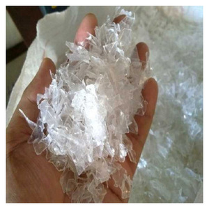 Flocons de PET vert clair et bleu, provenant de bouteilles PET, lavés à chaud, fournisseur pour usine de recyclage plastique, en vrac - Product Image 1